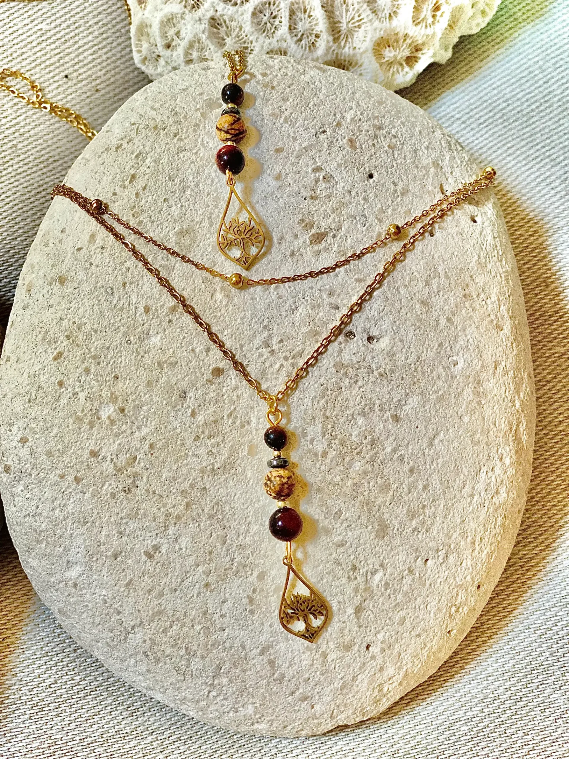 Collier Ancrage à Dame Nature Arbre – collier d'intention en hématite, œil de tigre, œil de taureau, jaspe paysage et bois fossilisé